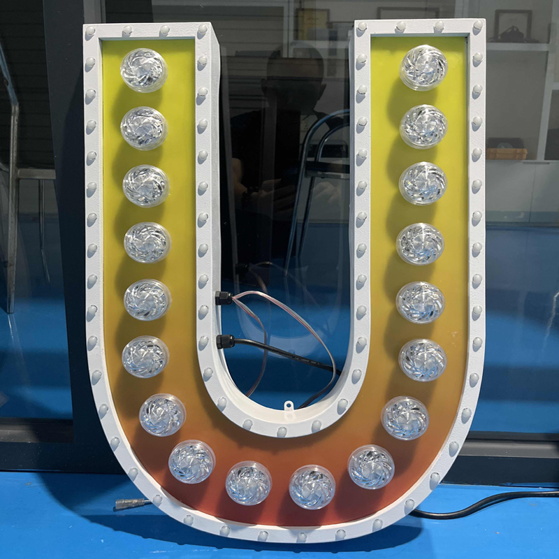 为何游乐场合常用金属LED发光字标识装饰？？？？？？？